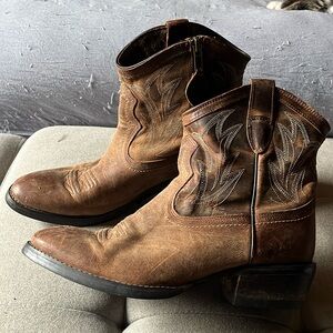 Ariat western ankle cowboy boot